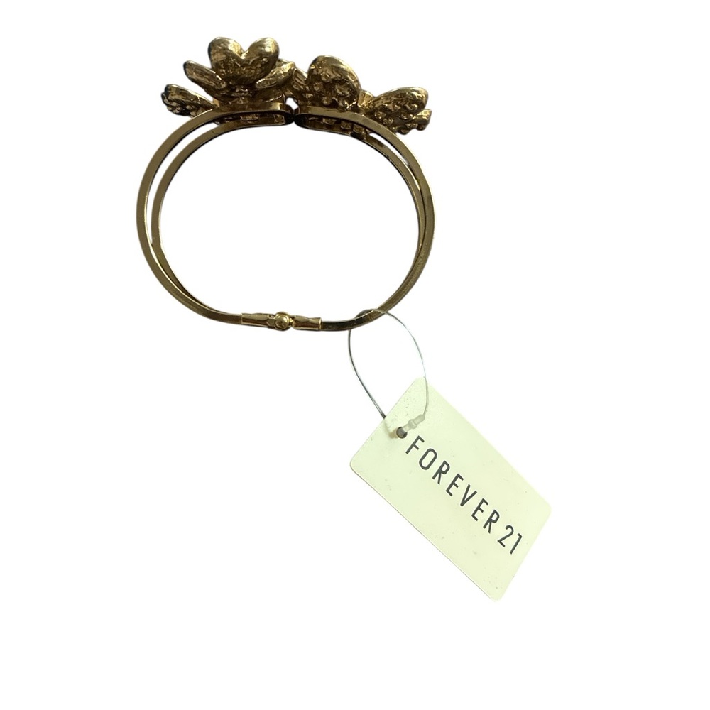 ✨ 3/$15 ✨ NWT Forever 21 Rhinestone Floral Hinge Bracelet - Picture 2 of 2
